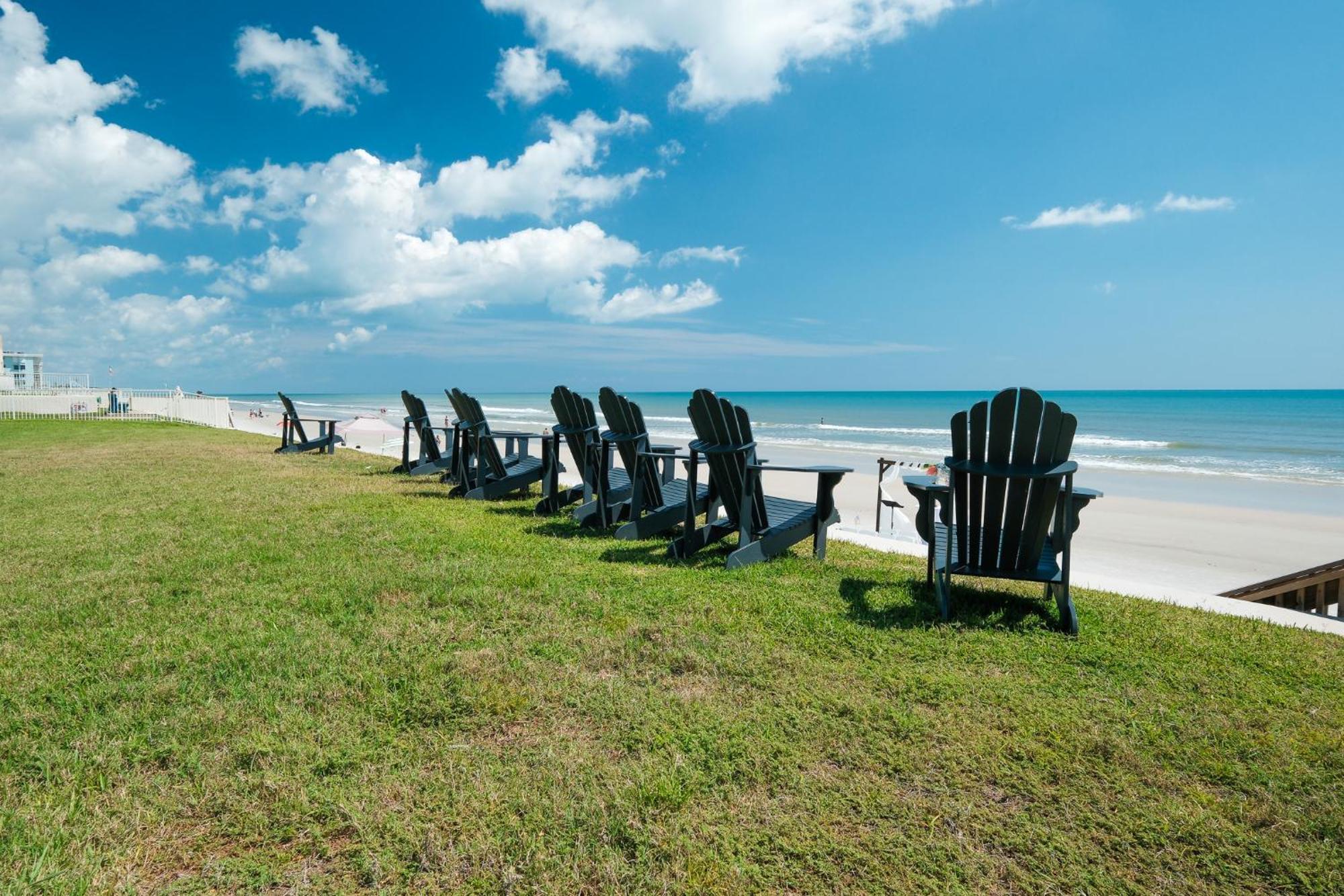 Oceanside Village Townhouse No Drive New Smyrna Beach, Private Ground Floor Patio W Grill Holiday home