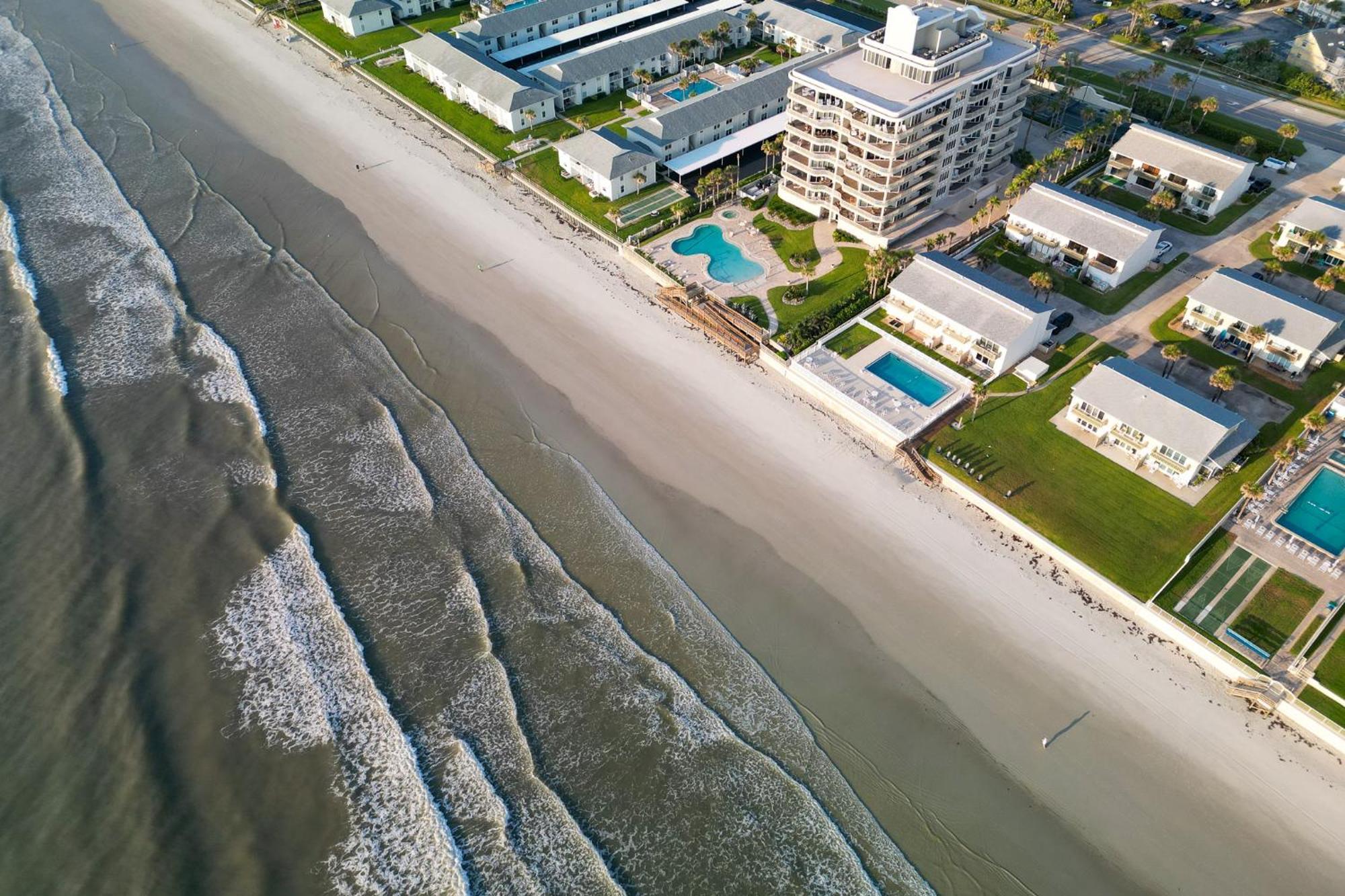 Oceanside Village Townhouse No Drive New Smyrna Beach, Private Ground Floor Patio W Grill * New Smyrna Beach