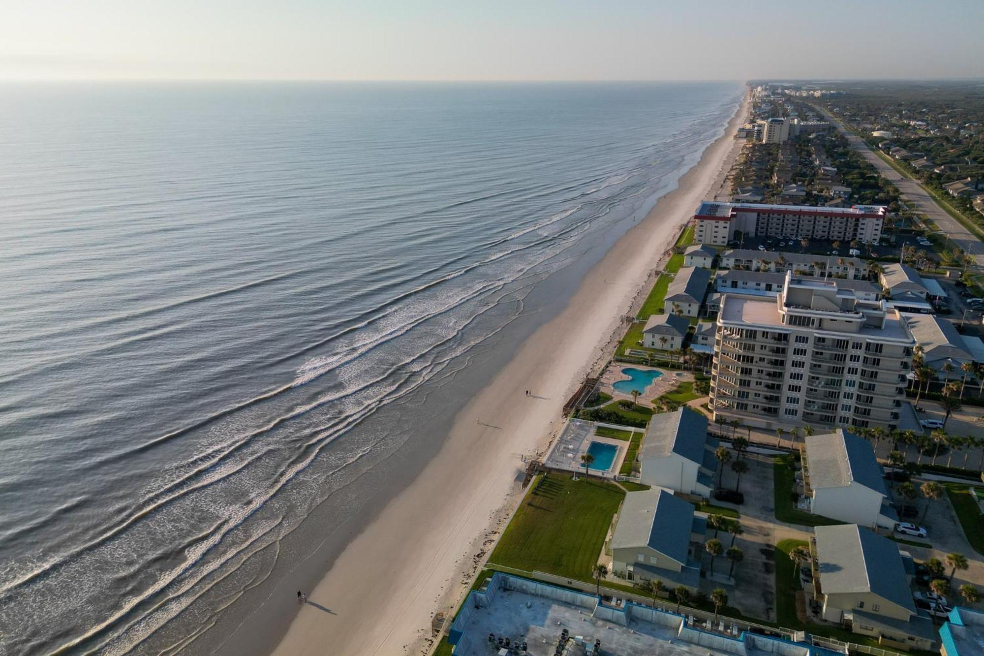 Oceanside Village Townhouse No Drive New Smyrna Beach, Private Ground Floor Patio W Grill Holiday home