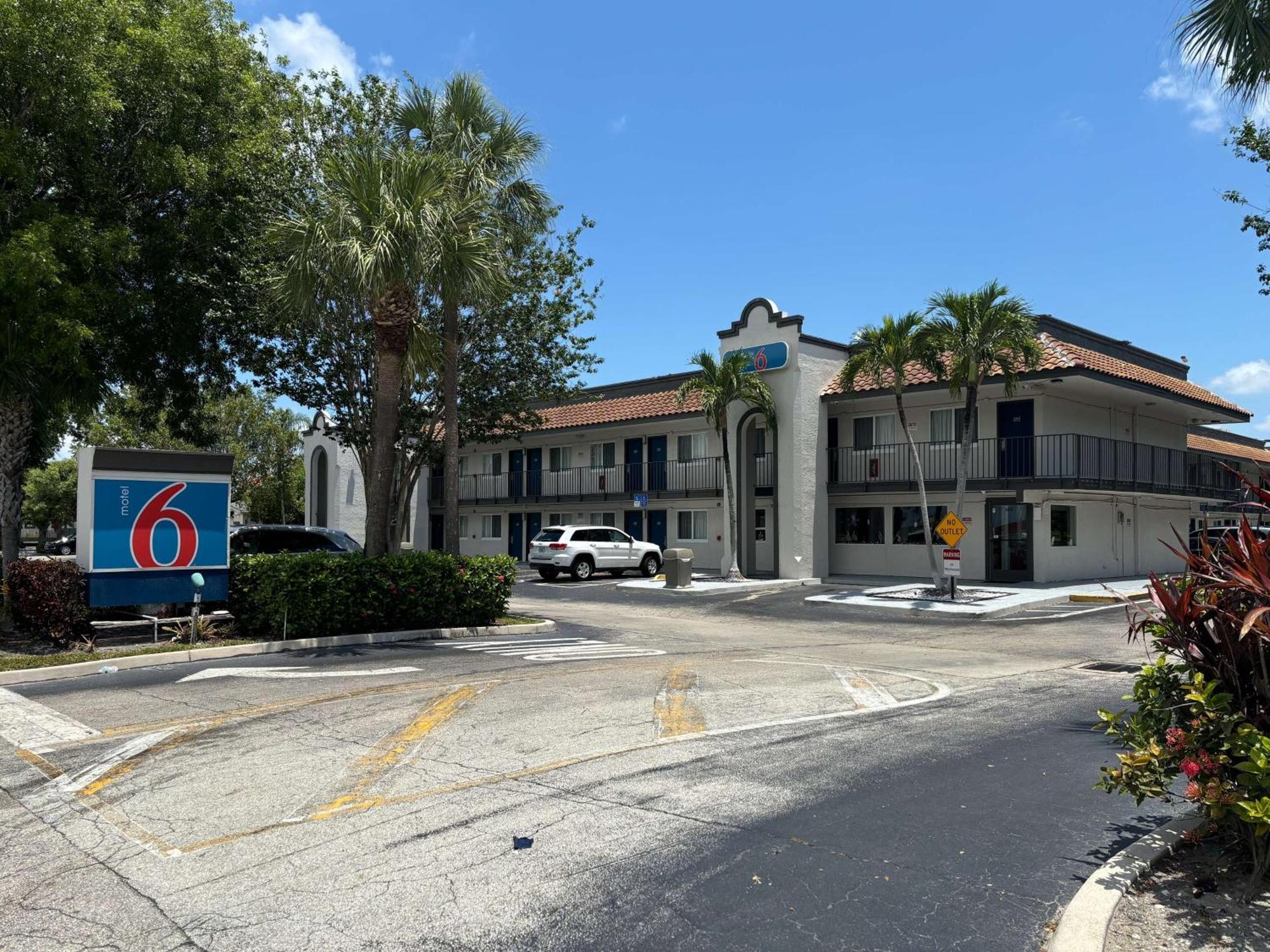 6 Riviera Fl