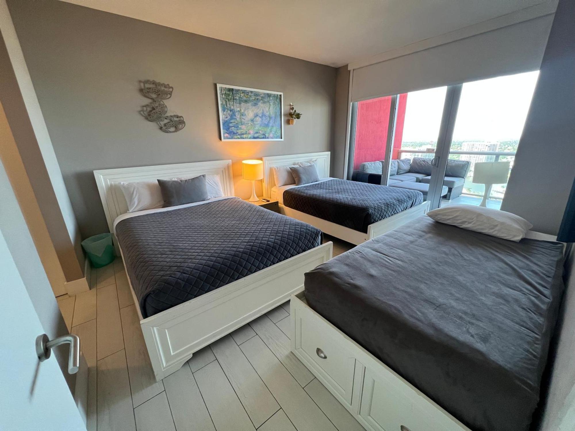 Mvr At Beachwalk Apartment