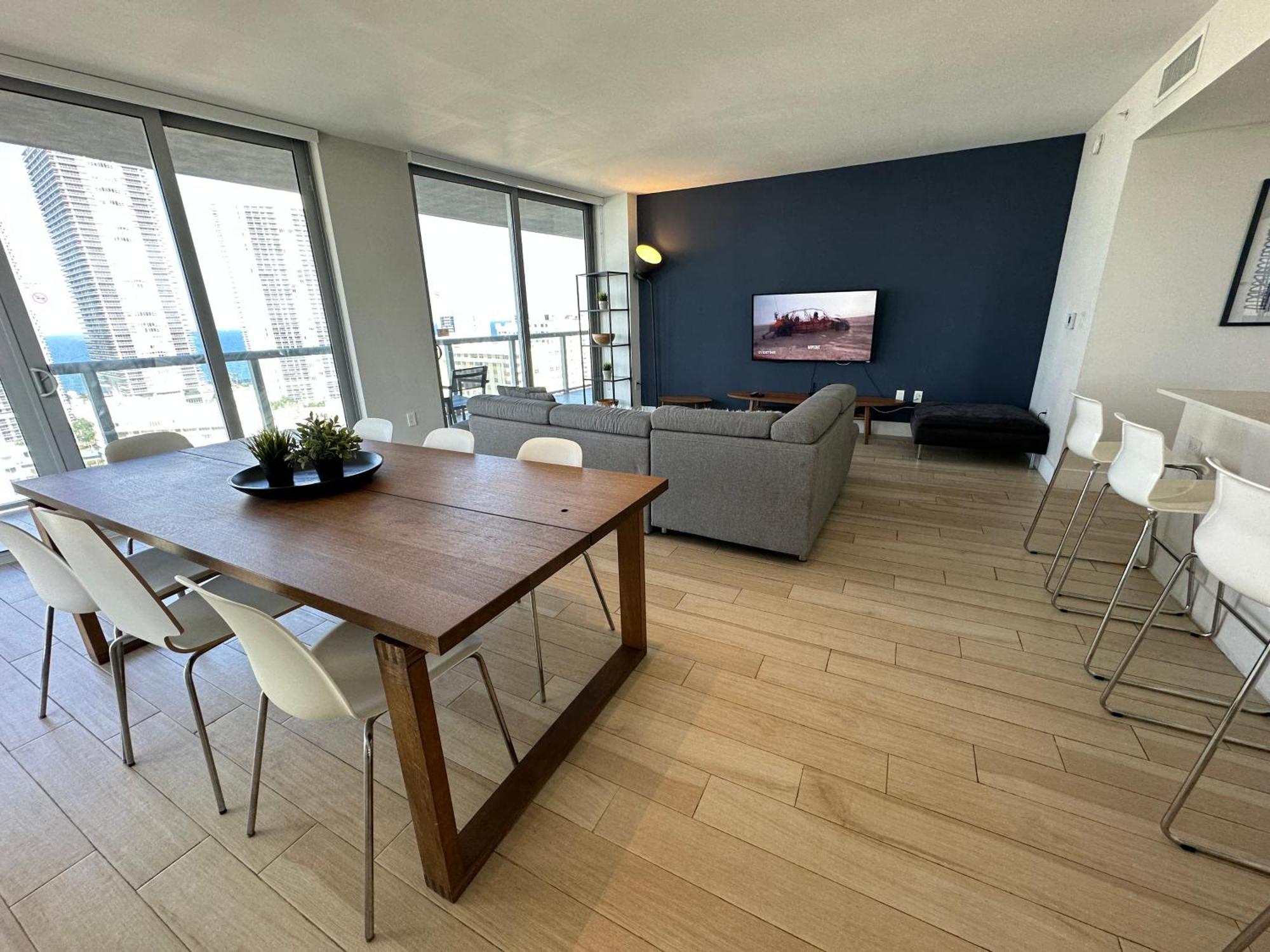 Mvr At Beachwalk Apartment