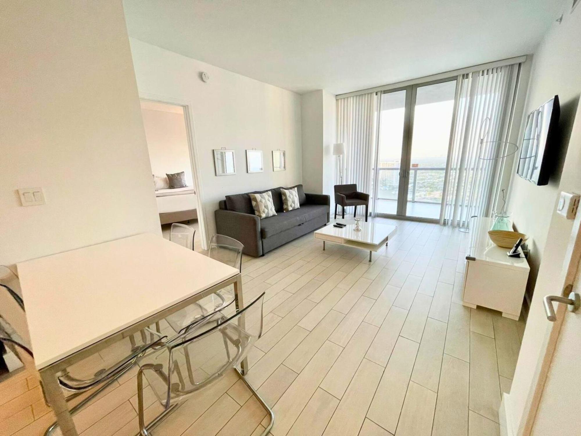 Mvr At Beachwalk Apartment