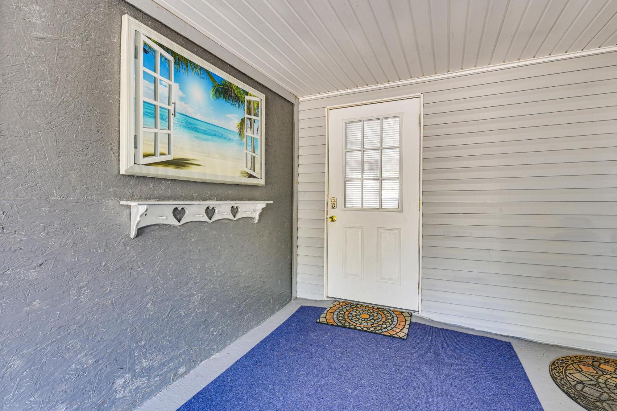 Walton With Shared Pool And Patio!
