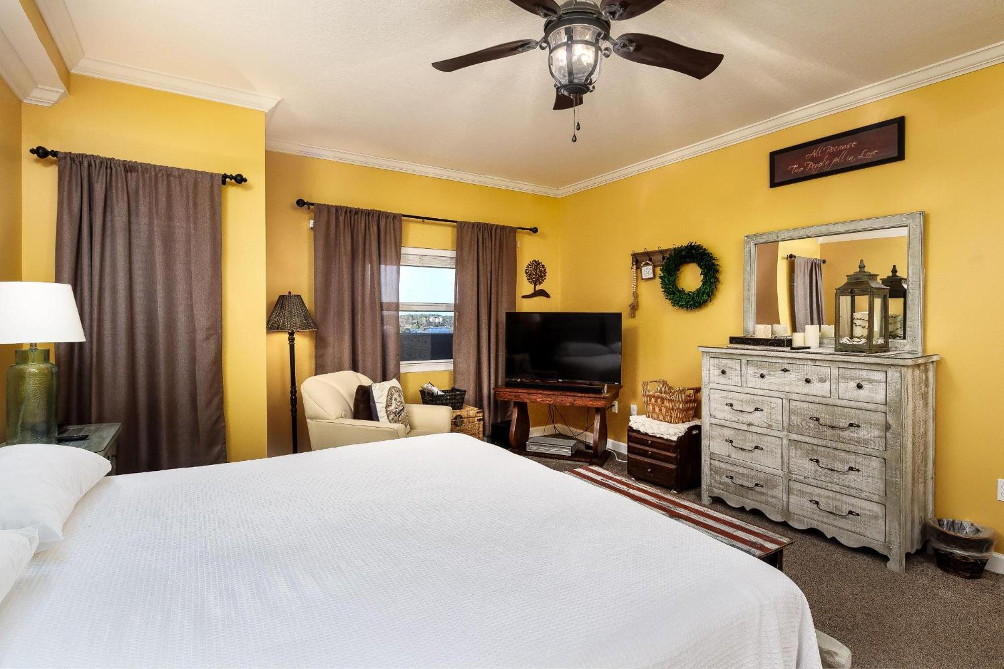 Pelican Isle 611 Apartment