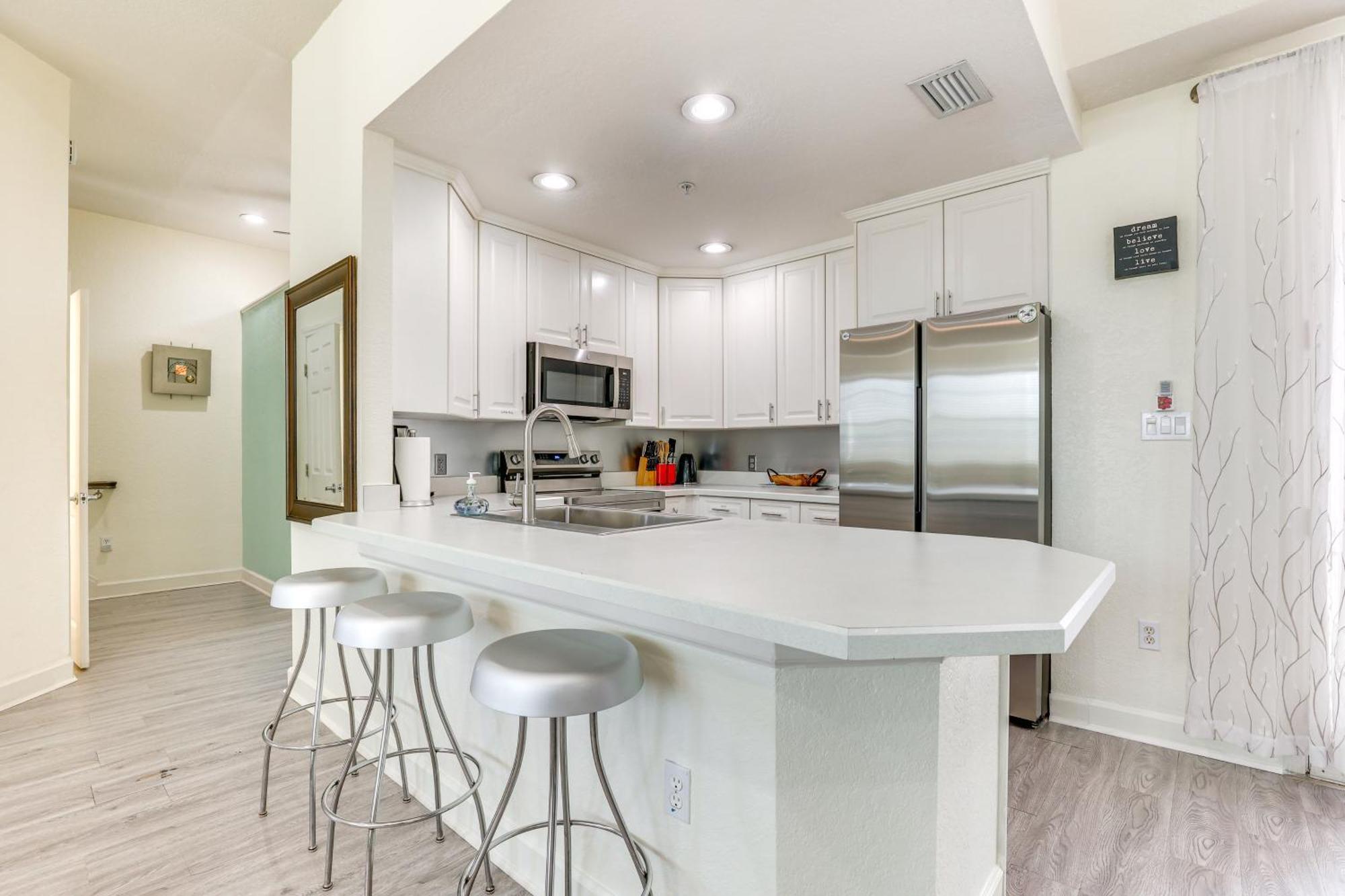 Clearwater Hideaway Walkable Location!