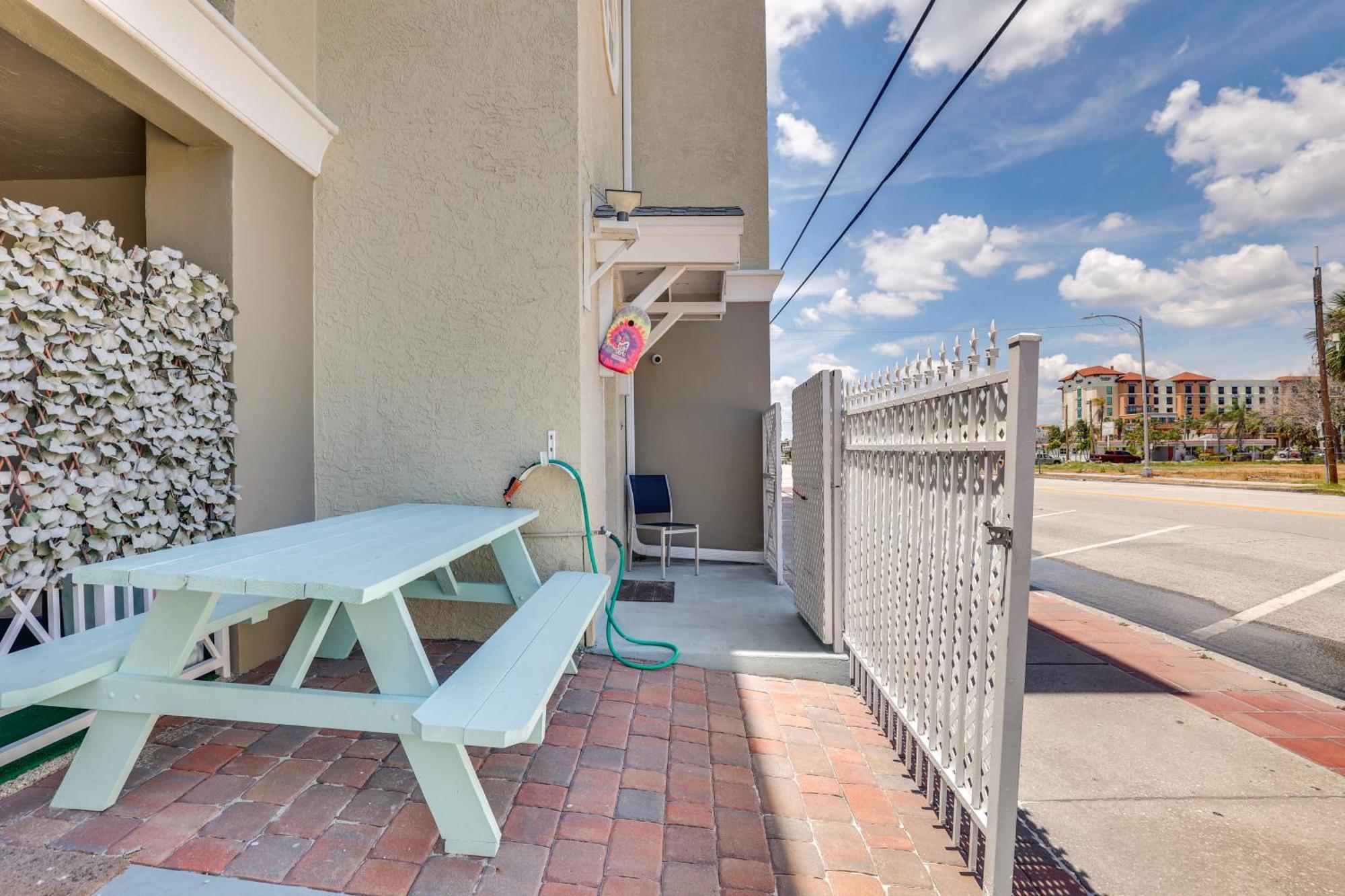 Clearwater Hideaway Walkable Location! Holiday home Clearwater Beach