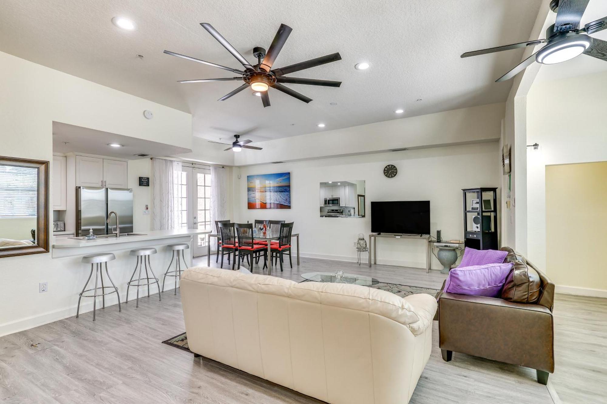 Clearwater Hideaway Walkable Location! *