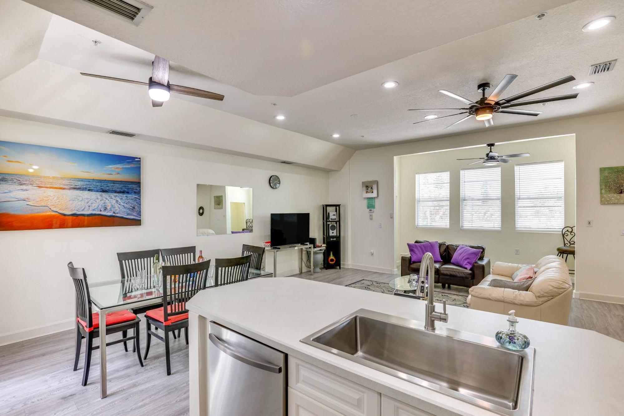 Clearwater Hideaway Walkable Location! *