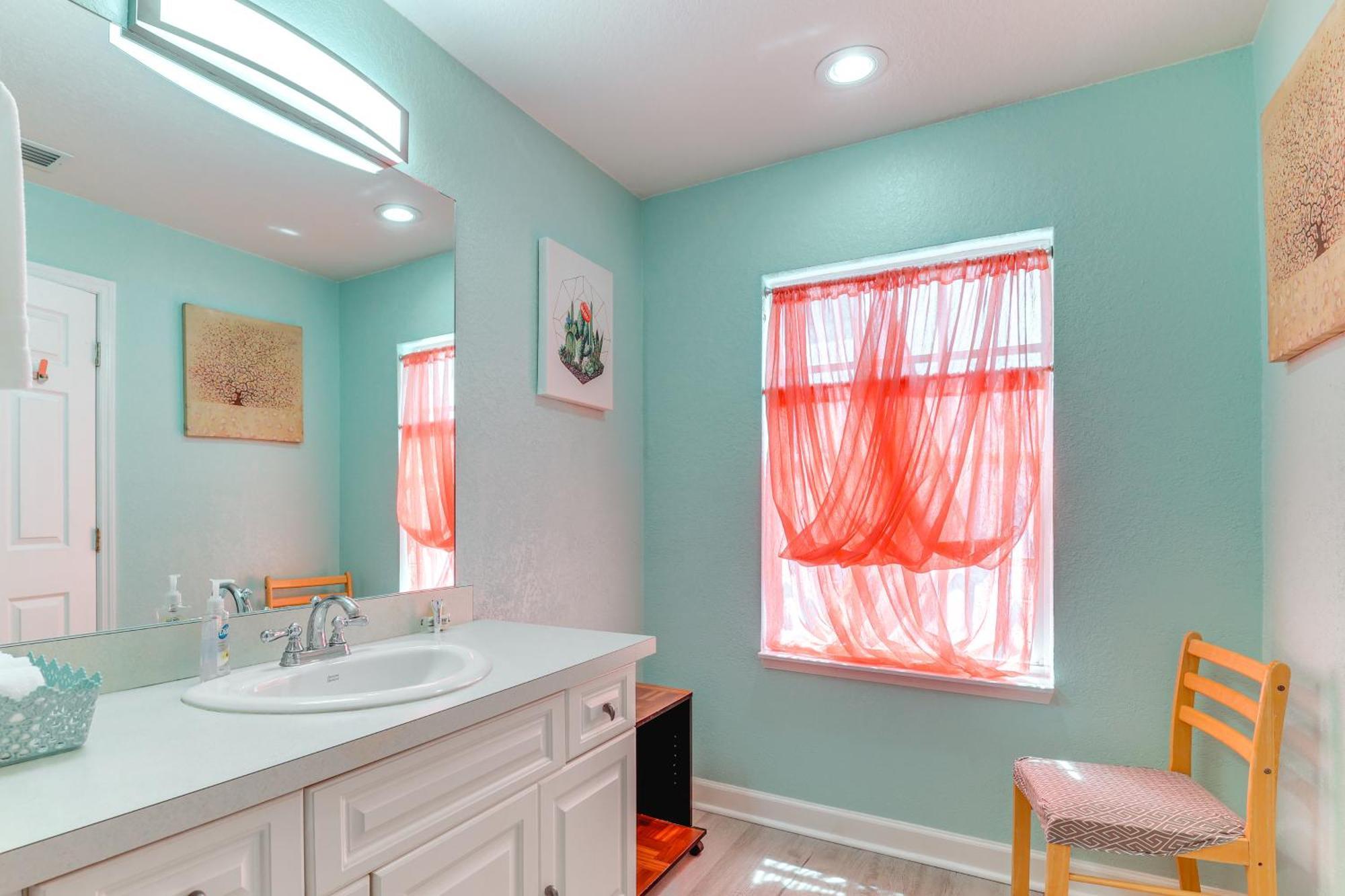 Clearwater Hideaway Walkable Location! Holiday home *
