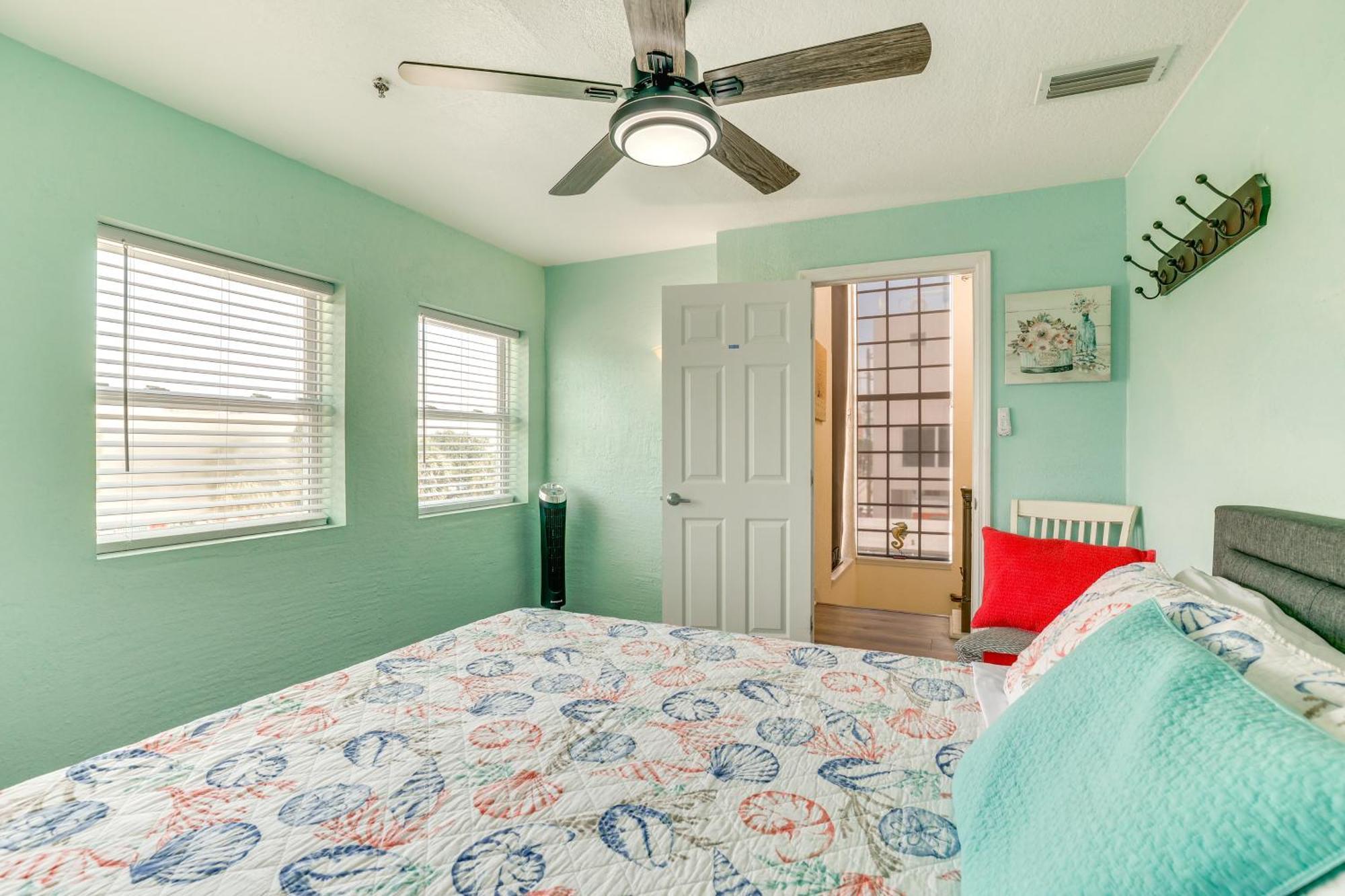 Clearwater Hideaway Walkable Location!