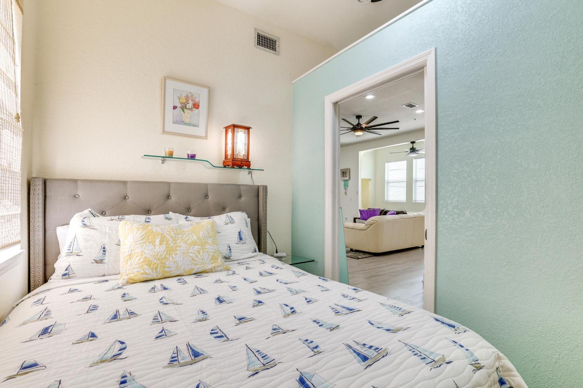 Clearwater Hideaway Walkable Location! Holiday home Clearwater Beach
