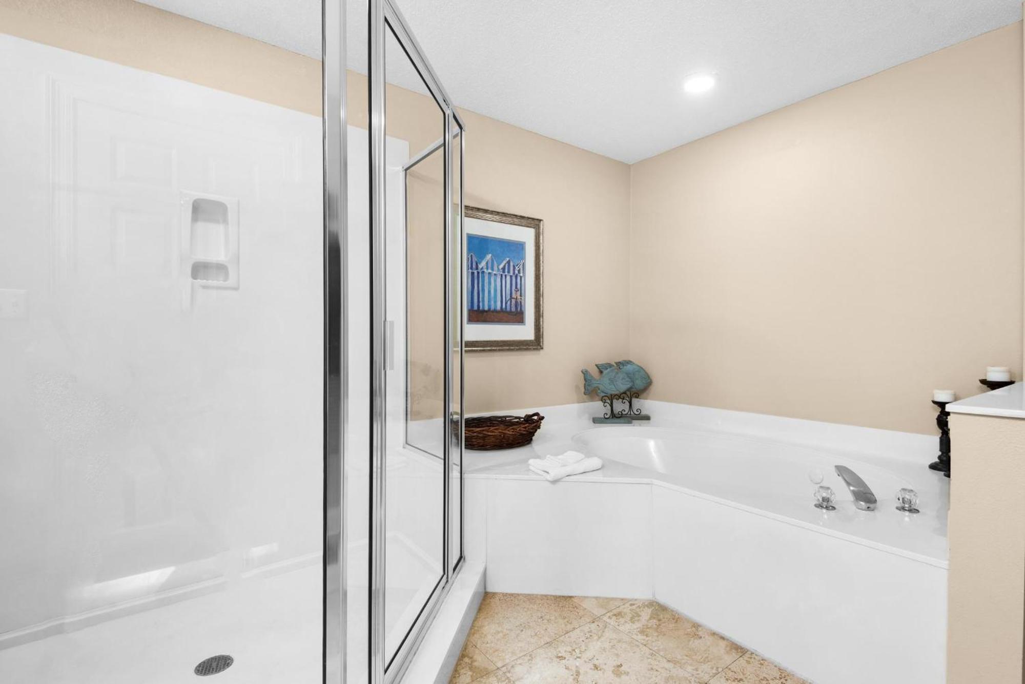 The Pearl 404 Navarre