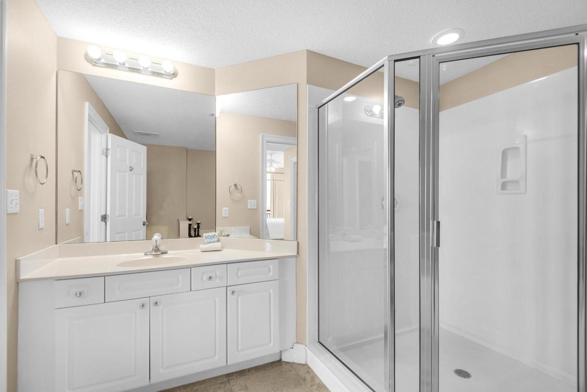 The Pearl 404 Navarre