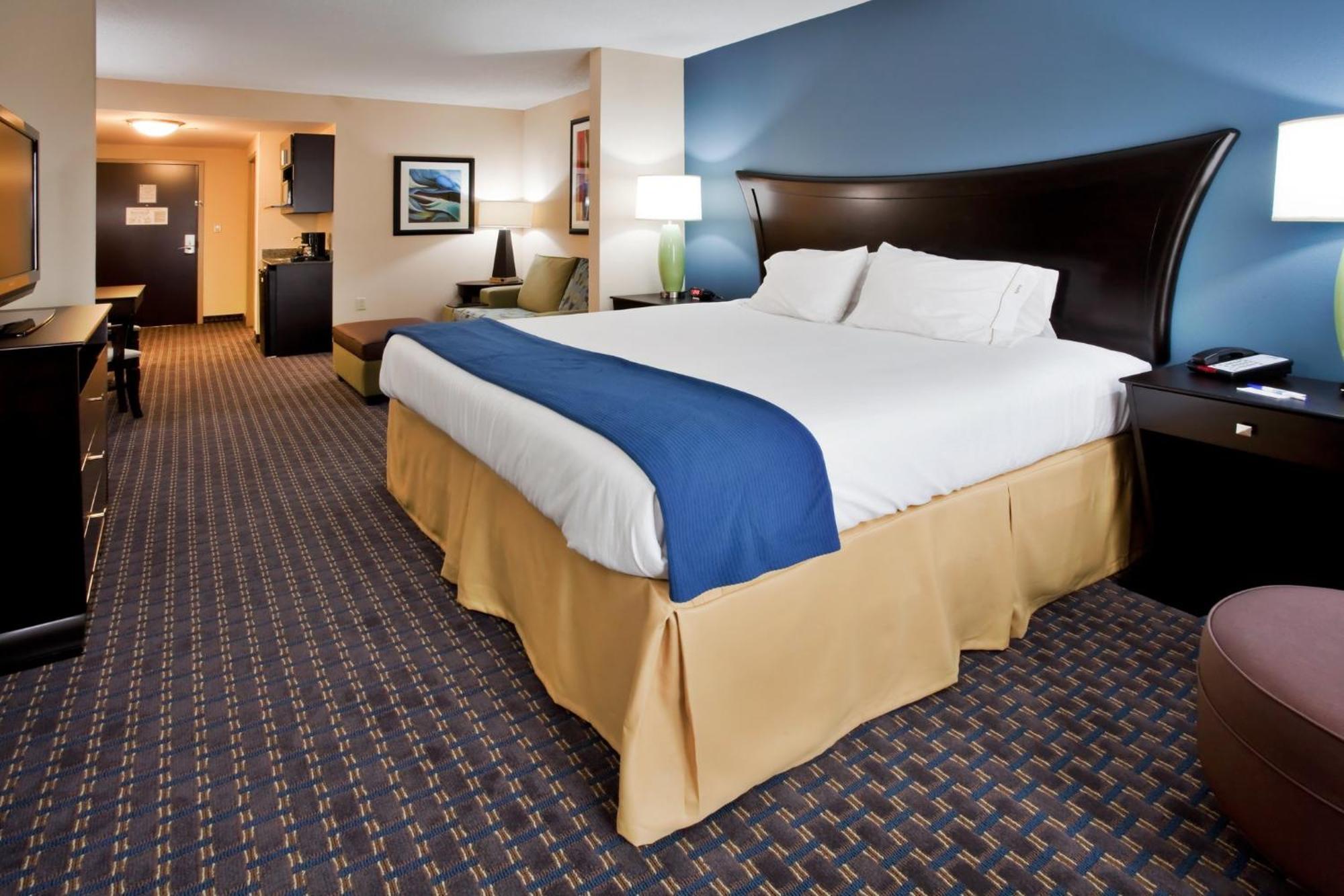 Hotel Express & Largo-clearwater By Ihg