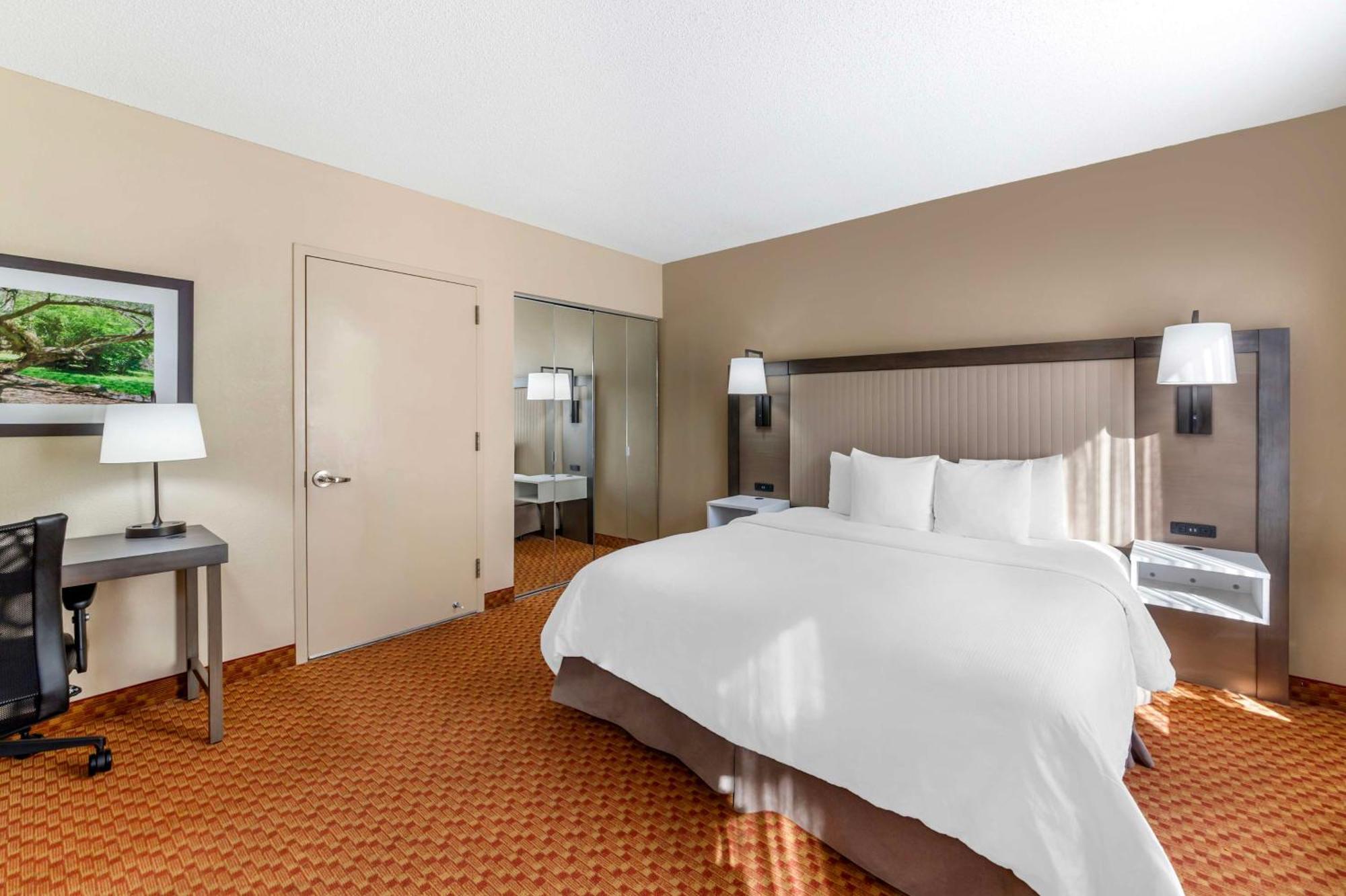 Western & Hotel 3*