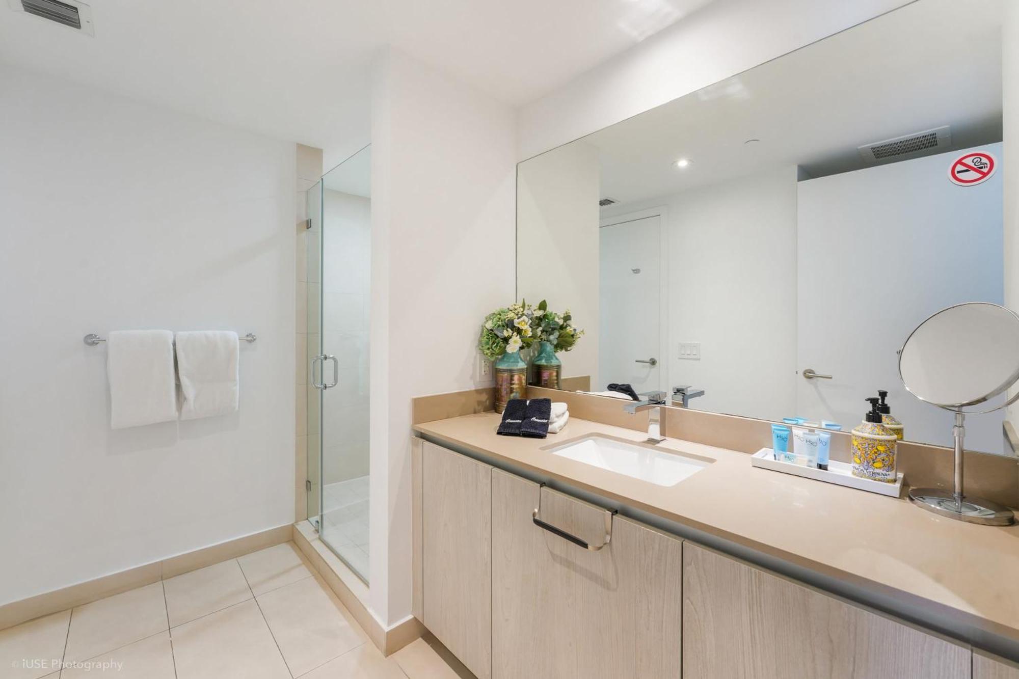 Lyfe Stunning 2 Bdr Modern On The Ocean Apartment *