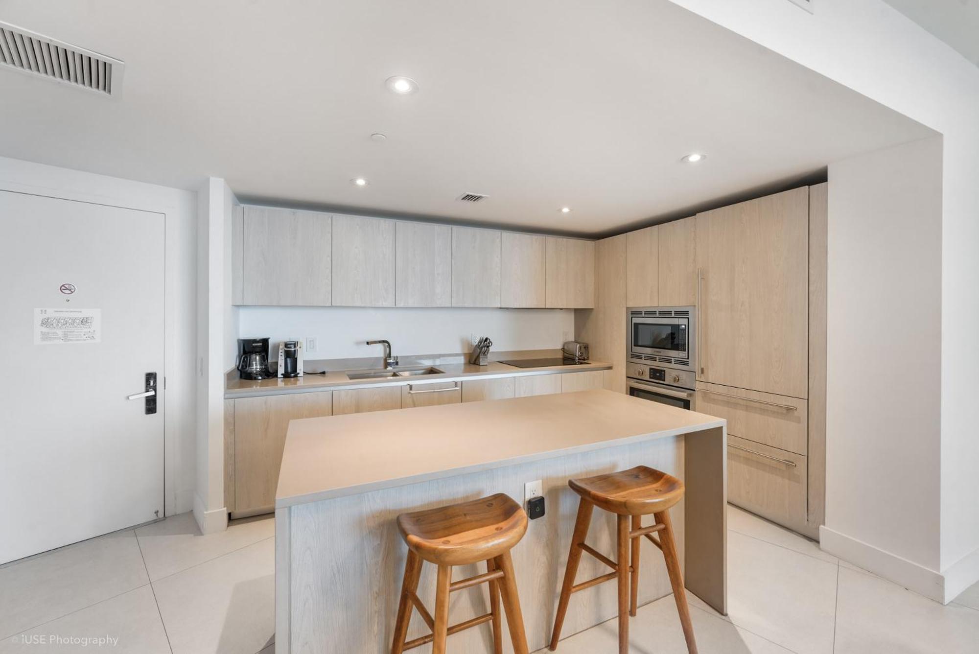 Lyfe Stunning 2 Bdr Modern On The Ocean