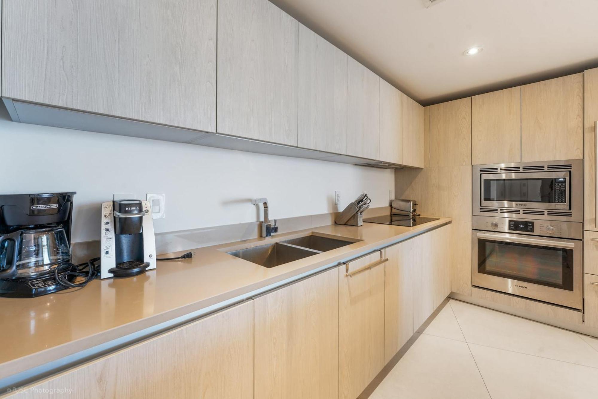 Lyfe Stunning 2 Bdr Modern On The Ocean Apartment