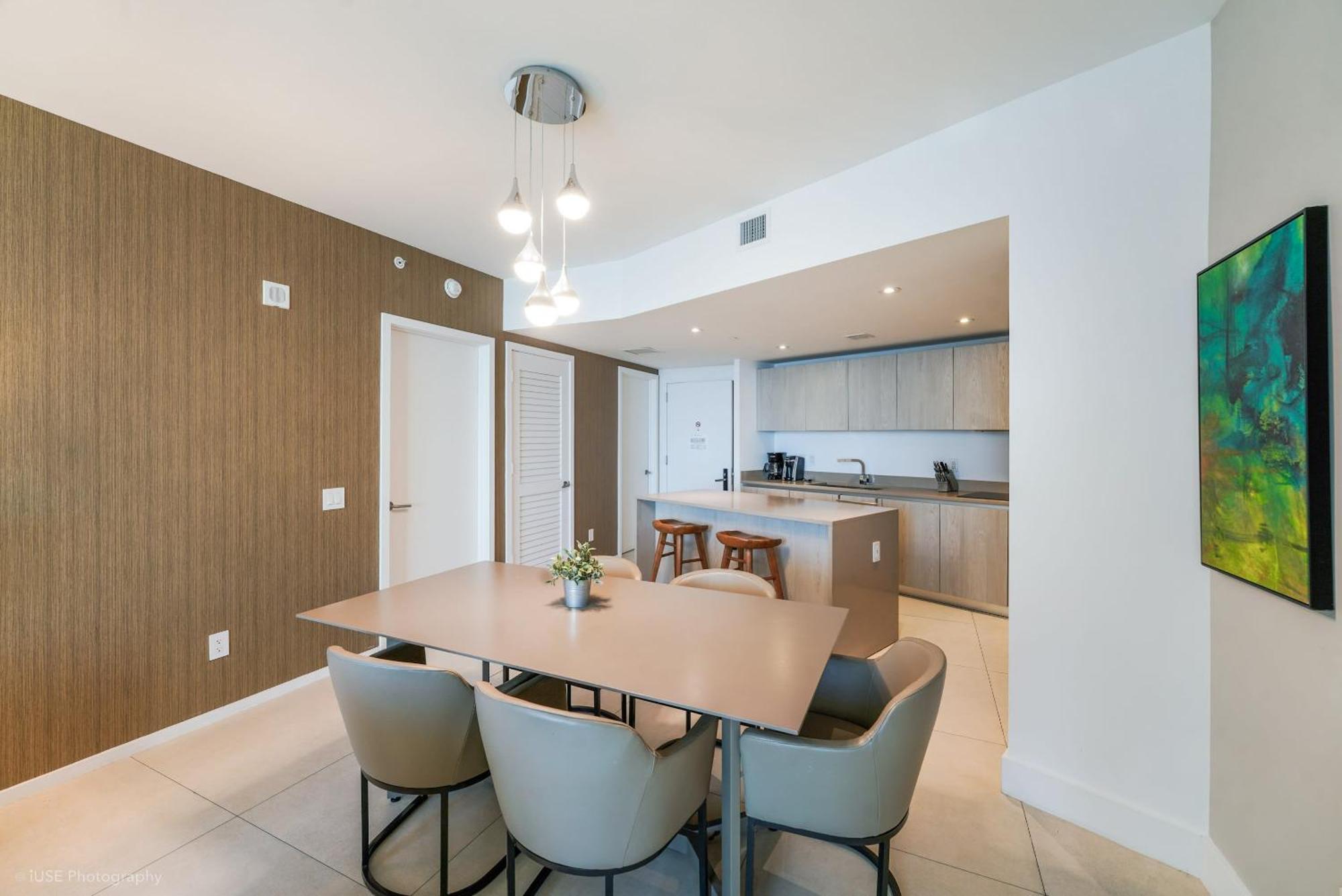 Lyfe Stunning 2 Bdr Modern On The Ocean Apartment