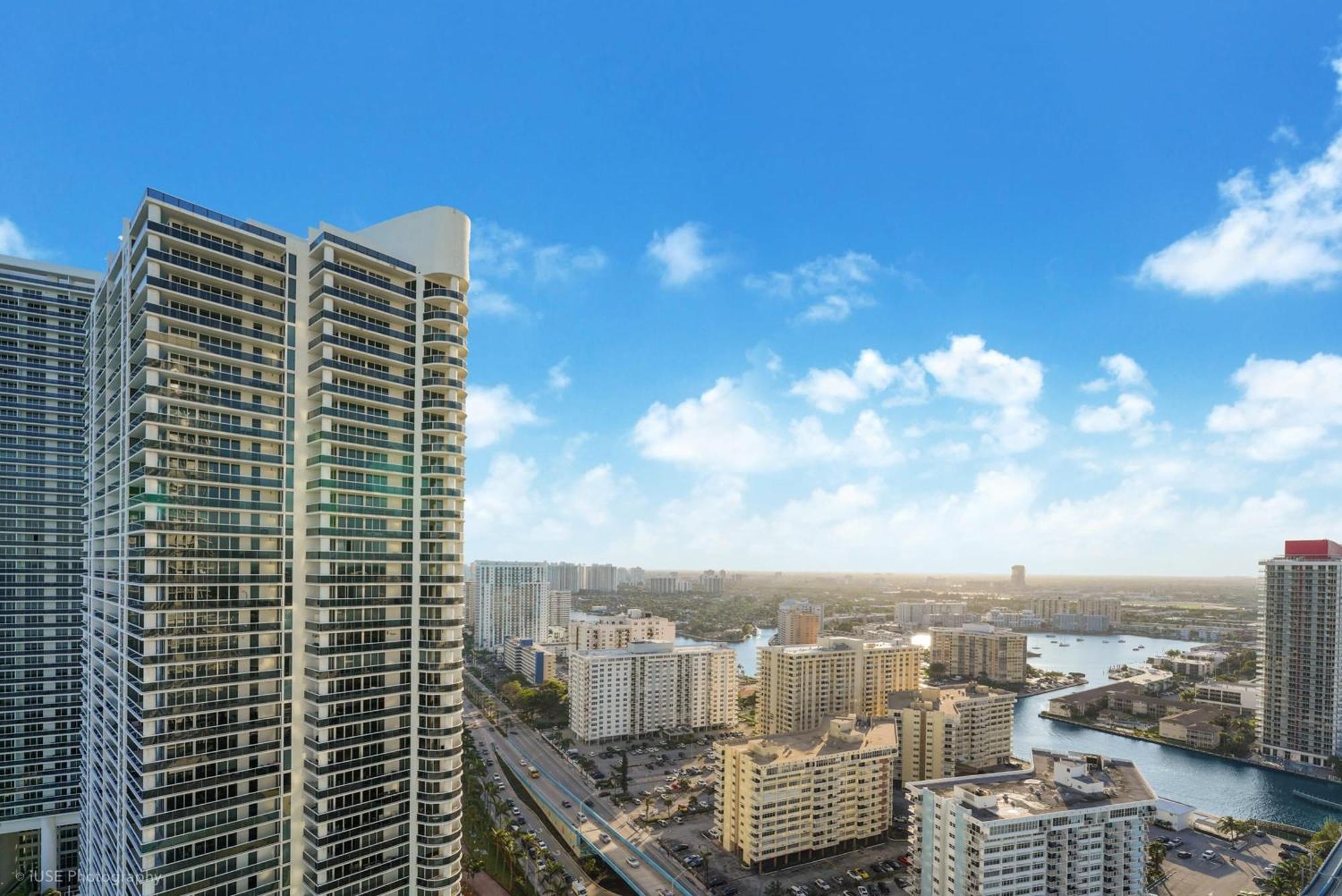 Lyfe Stunning 2 Bdr Modern On The Ocean Apartment Hollywood