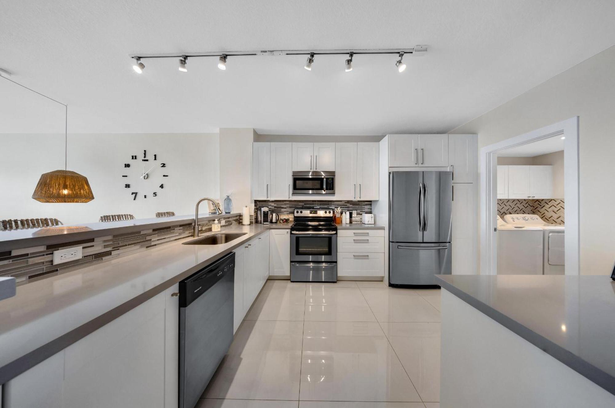 Relaxation At Its Finest Water-View In Golden Bay With Free Parking Apartment Sunny Isles Beach