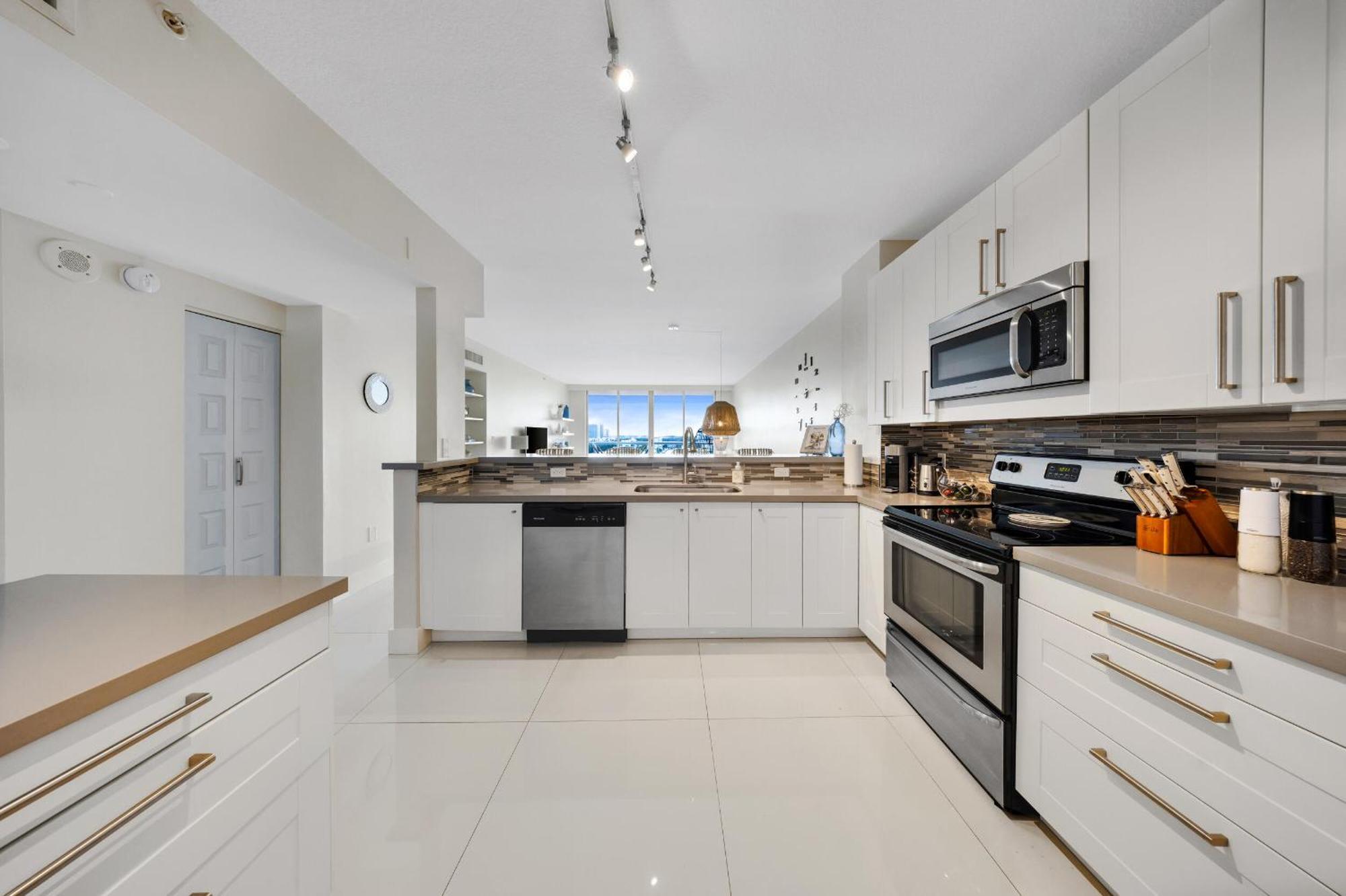 Relaxation At Its Finest Water-View In Golden Bay With Free Parking Apartment *