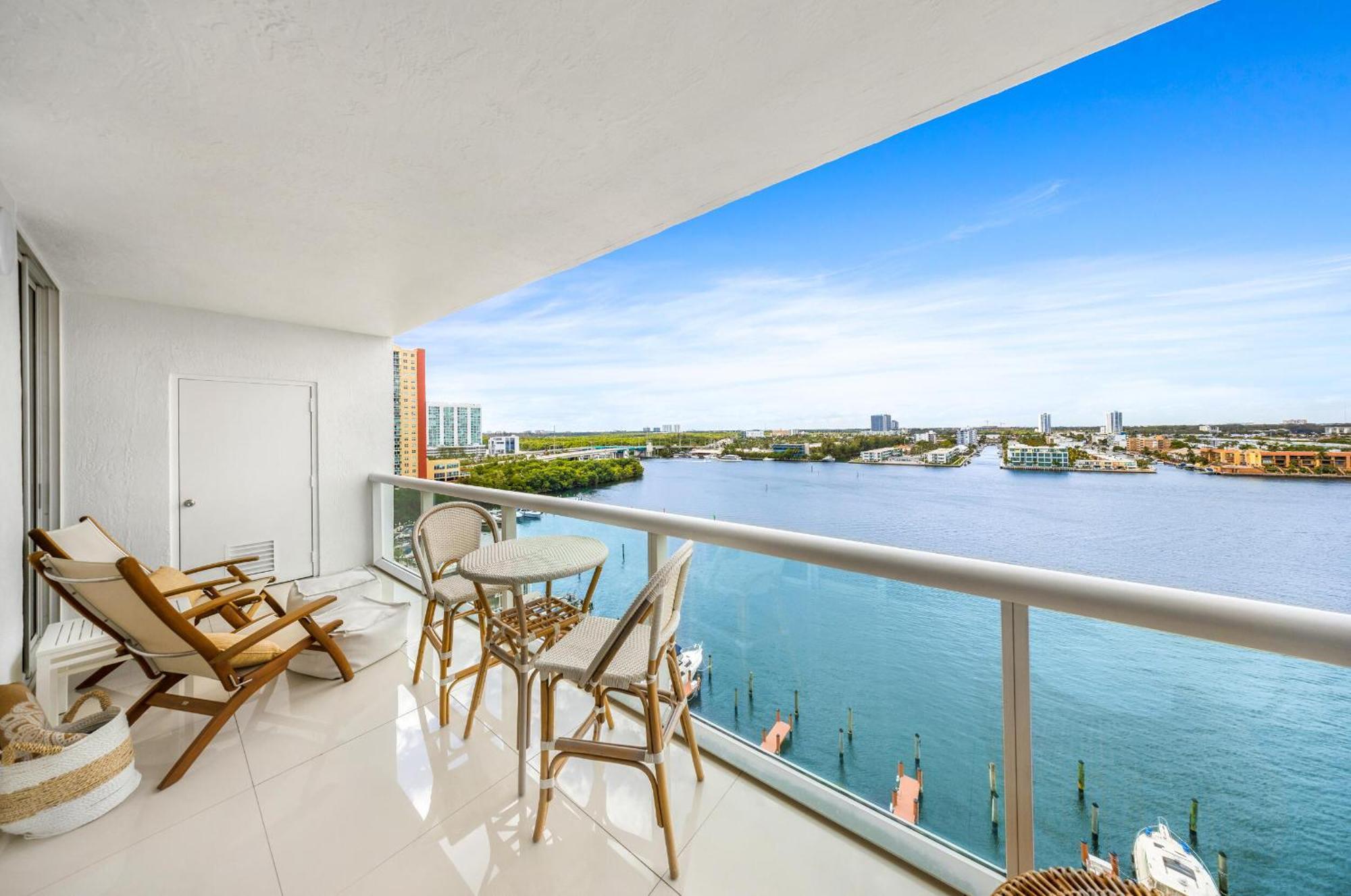 Relaxation At Its Finest Water-View In Golden Bay With Free Parking Apartment *