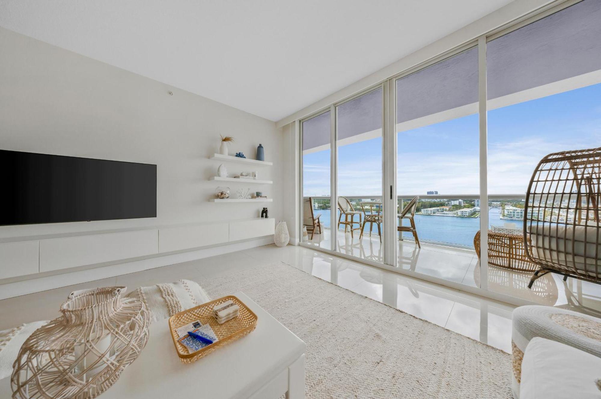 Apartment Relaxation At Its Finest Water-View In Golden Bay With Free Parking *