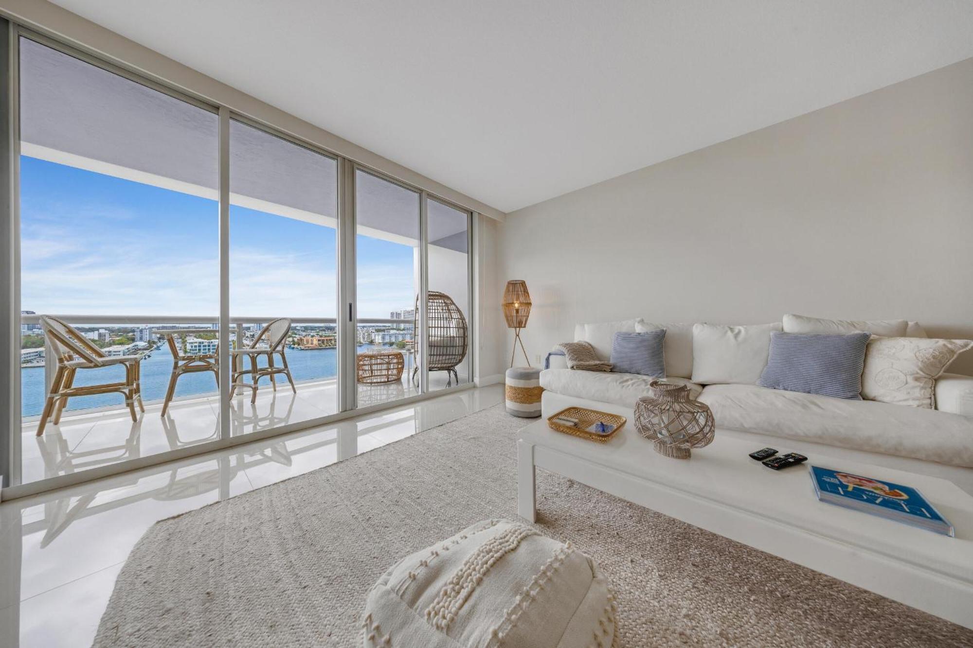 Apartment Relaxation At Its Finest Water-View In Golden Bay With Free Parking *