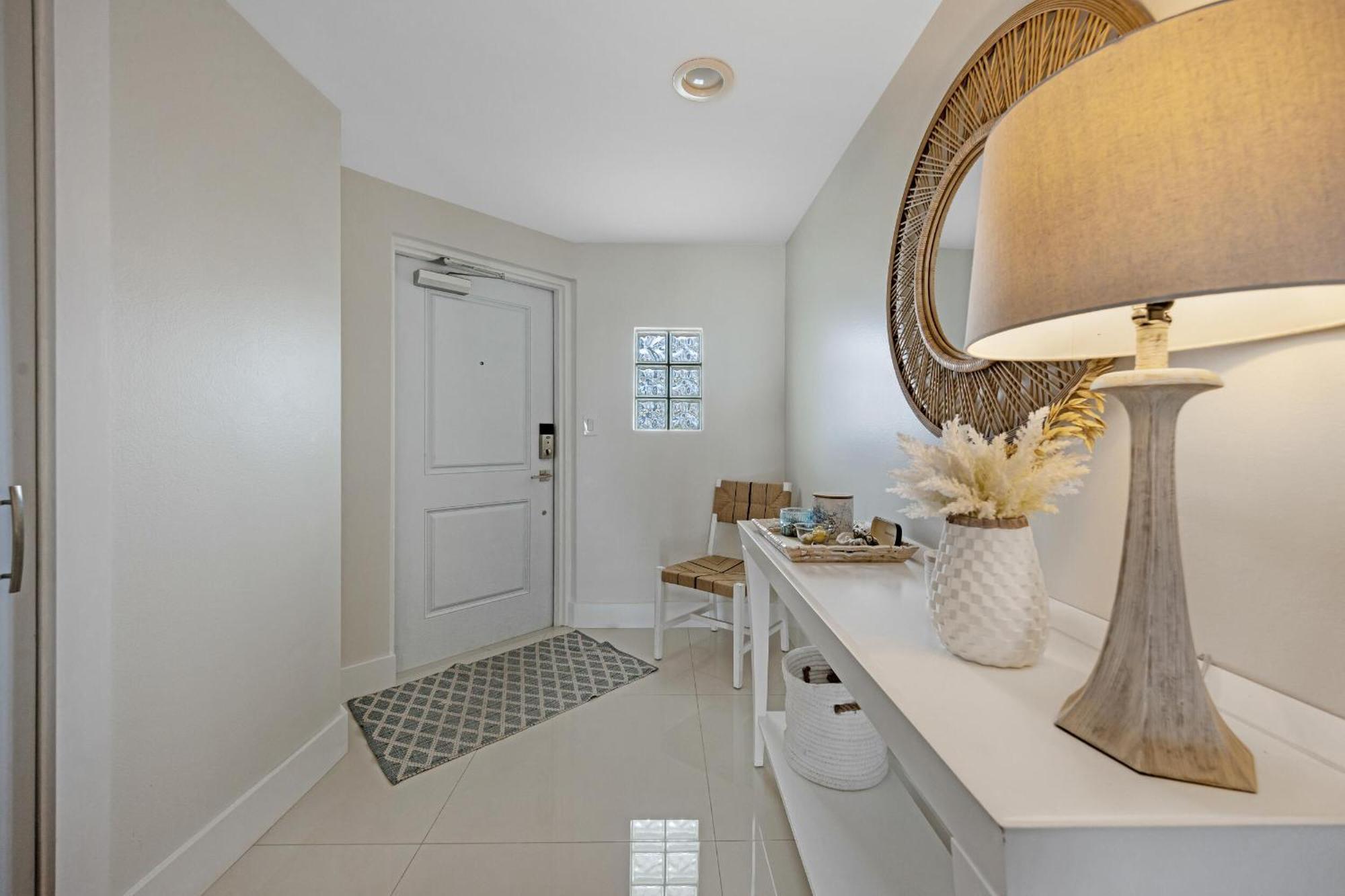 Relaxation At Its Finest Water-View In Golden Bay With Free Parking Apartment Sunny Isles Beach