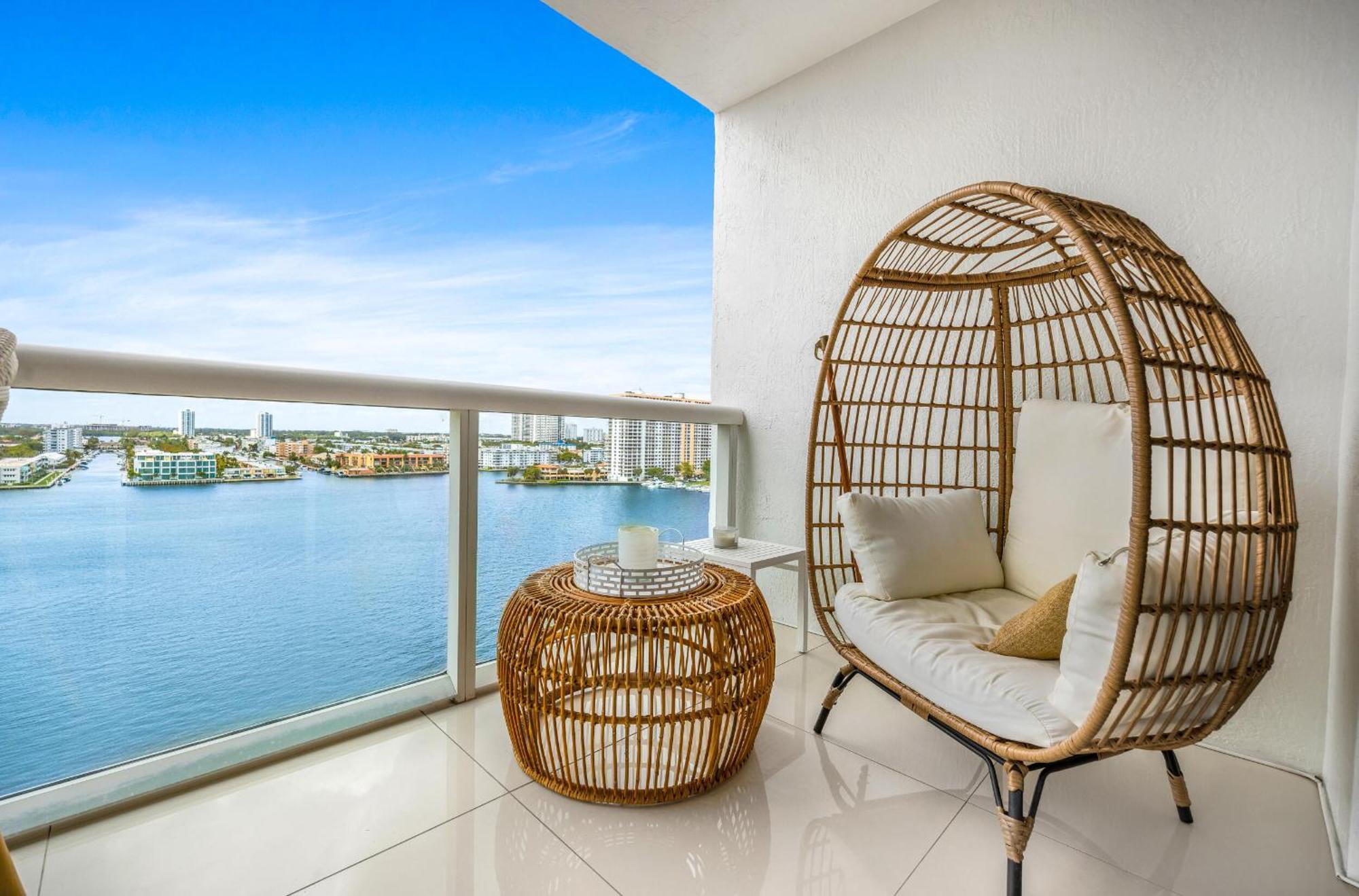 Relaxation At Its Finest Water-View In Golden Bay With Free Parking *
