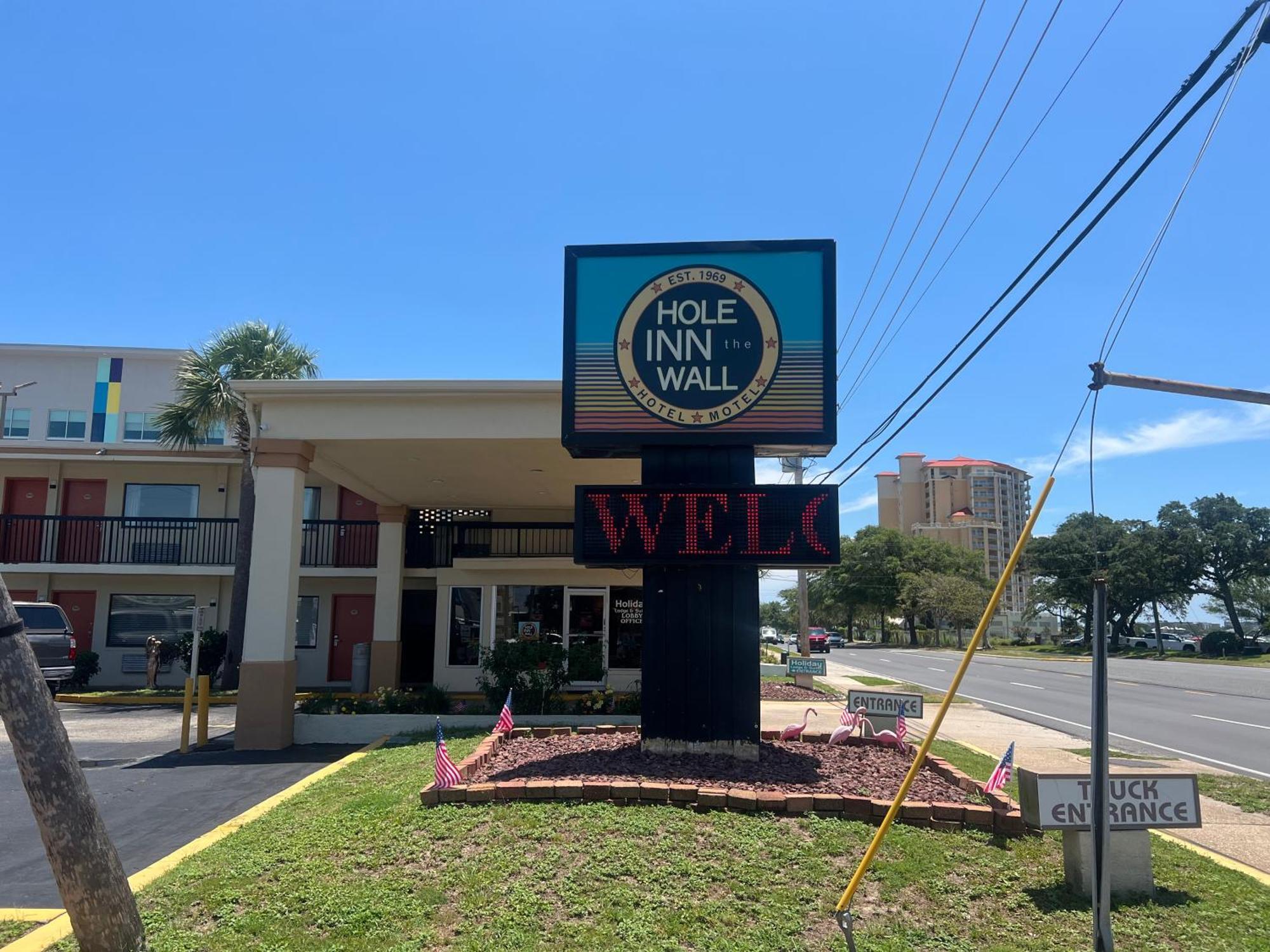 Hole The - Walton - Sunset Plaza - Nearby Beaches & Hurlburt Motel Fort Walton Beach