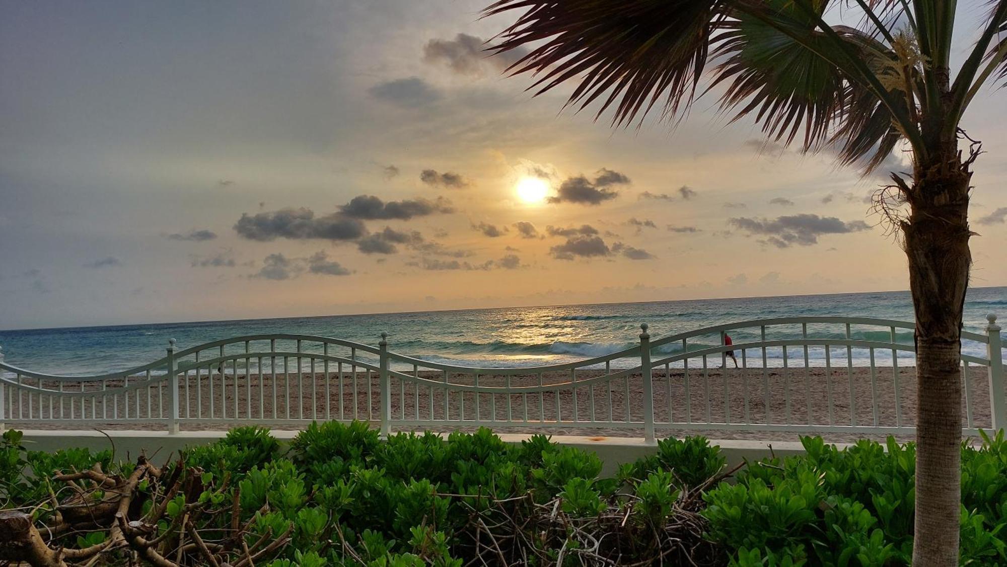 The Tides 1bedroom 3rd Floor We Are On The Beach! Hollywood