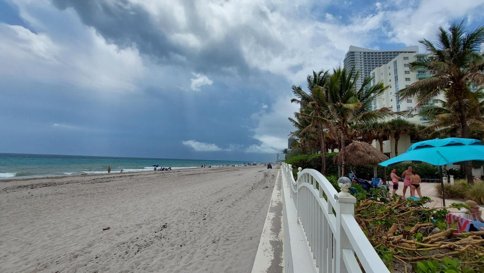 The Tides 1bedroom 3rd Floor We Are On The Beach! * Hollywood