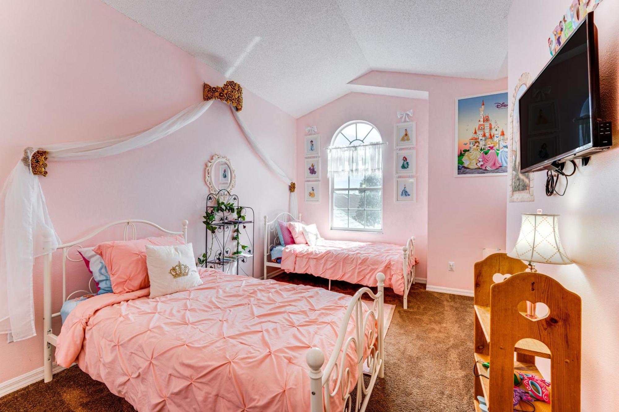 Disney-themed With Heated Pool, 10 Mi To Parks Villa Kissimmee