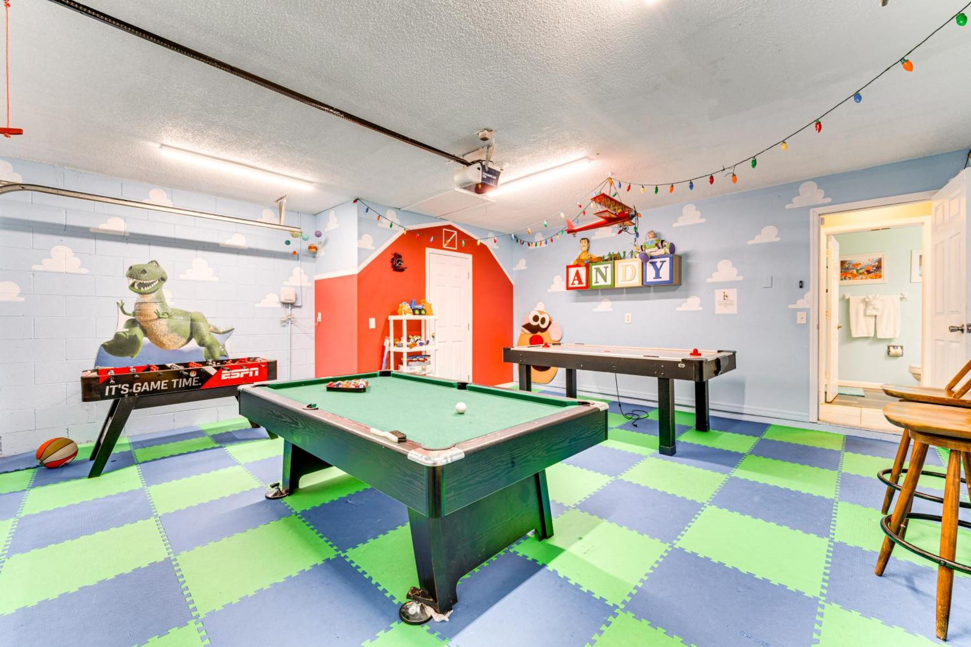 Disney-themed With Heated Pool, 10 Mi To Parks Villa