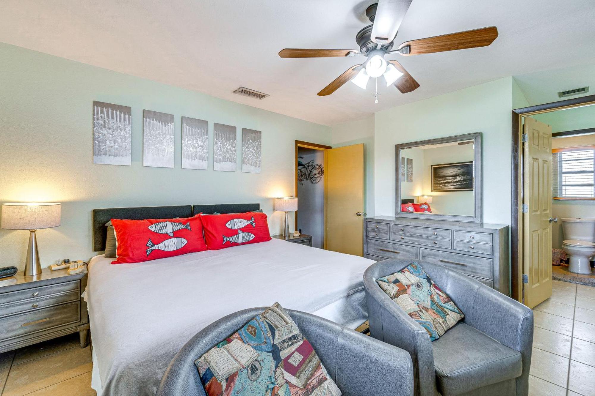 Canalfront Retreat With Heated Pool And Hot Tub! Port Charlotte