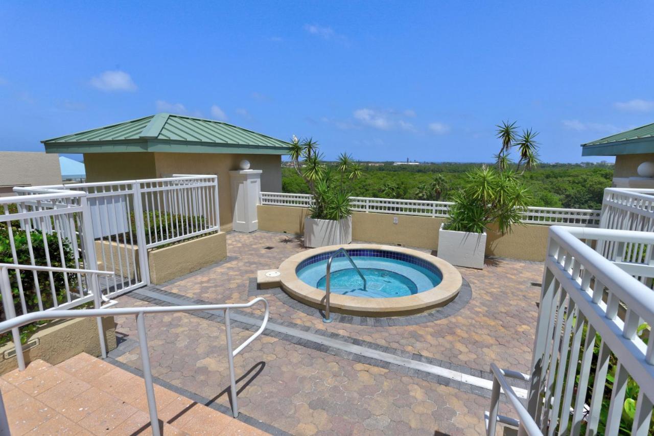 With Rooftop Pool In Boynton Boynton Beach