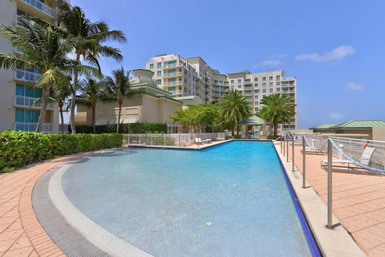 With Rooftop Pool In Boynton Holiday home