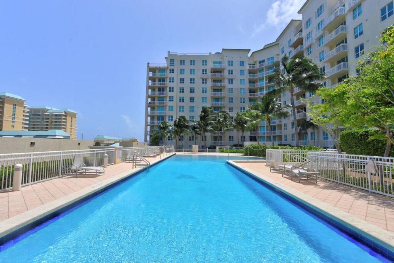 With Rooftop Pool In Boynton *