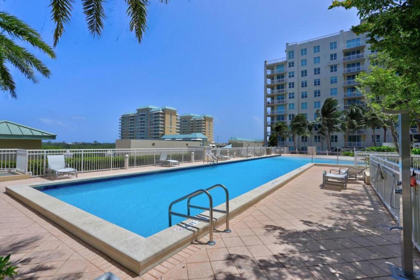 Holiday home With Rooftop Pool In Boynton