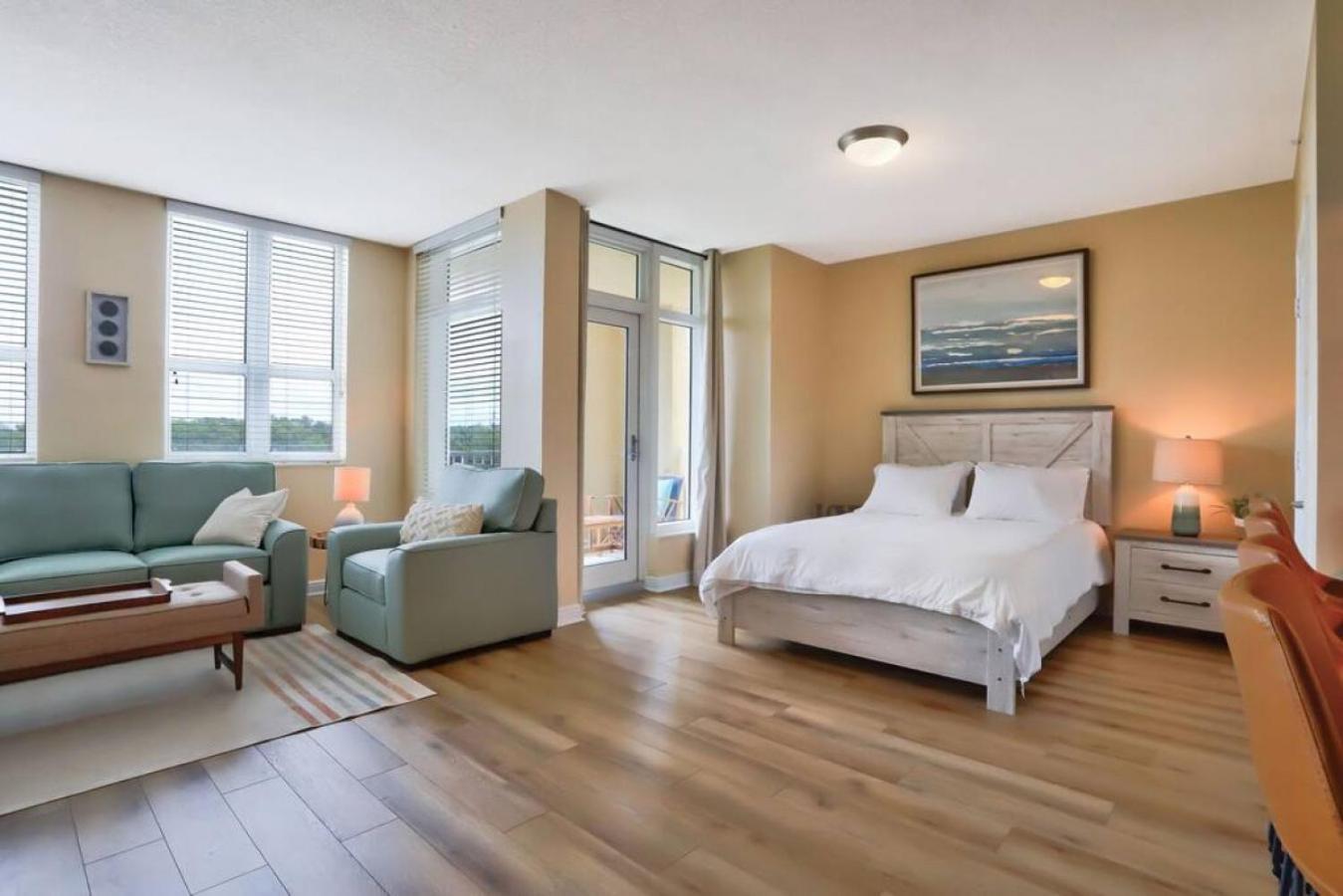 With Rooftop Pool In Boynton * Boynton Beach