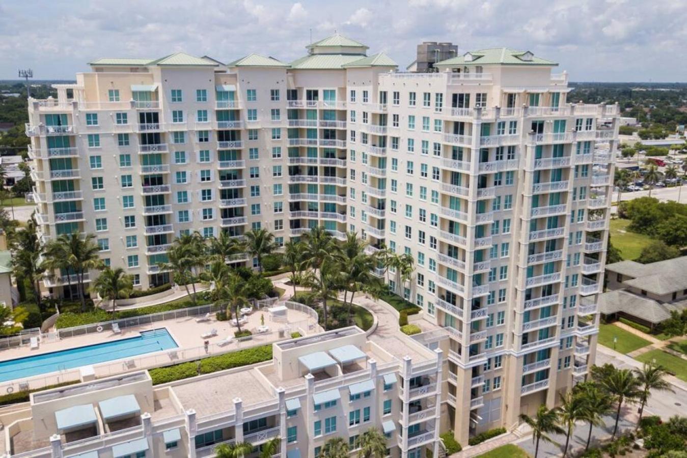With Rooftop Pool In Boynton Holiday home