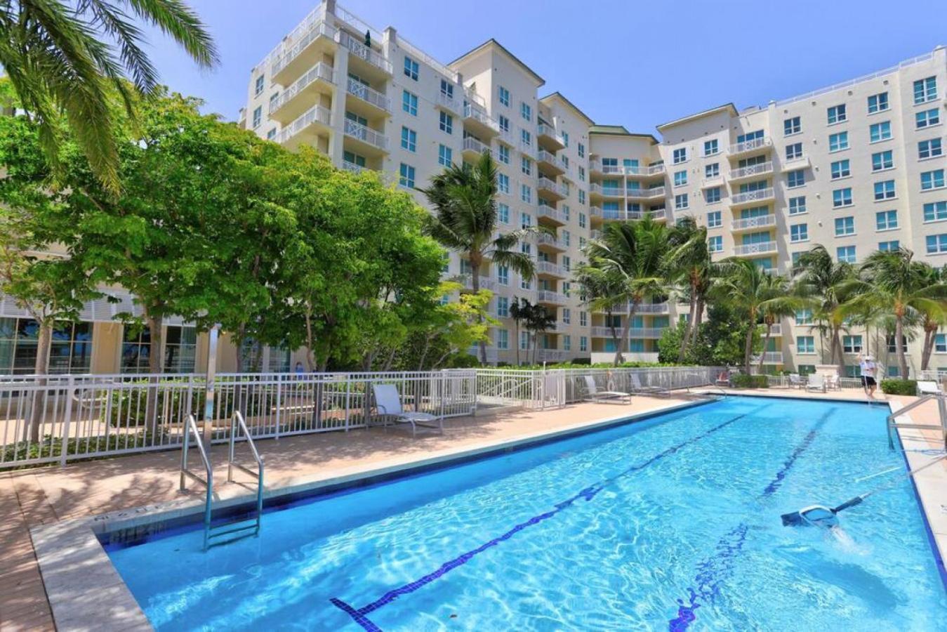 With Rooftop Pool In Boynton * Boynton Beach