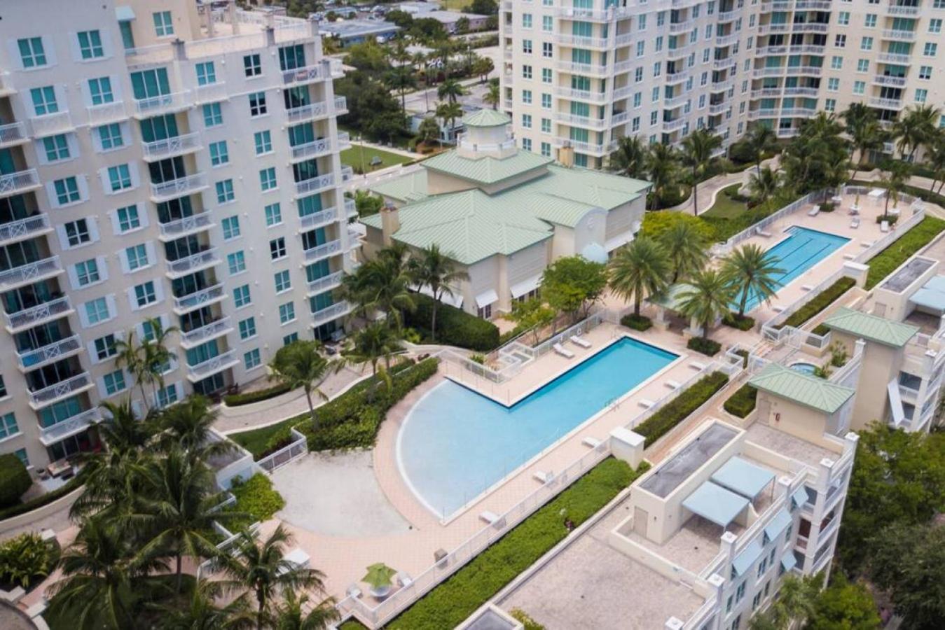 With Rooftop Pool In Boynton Holiday home