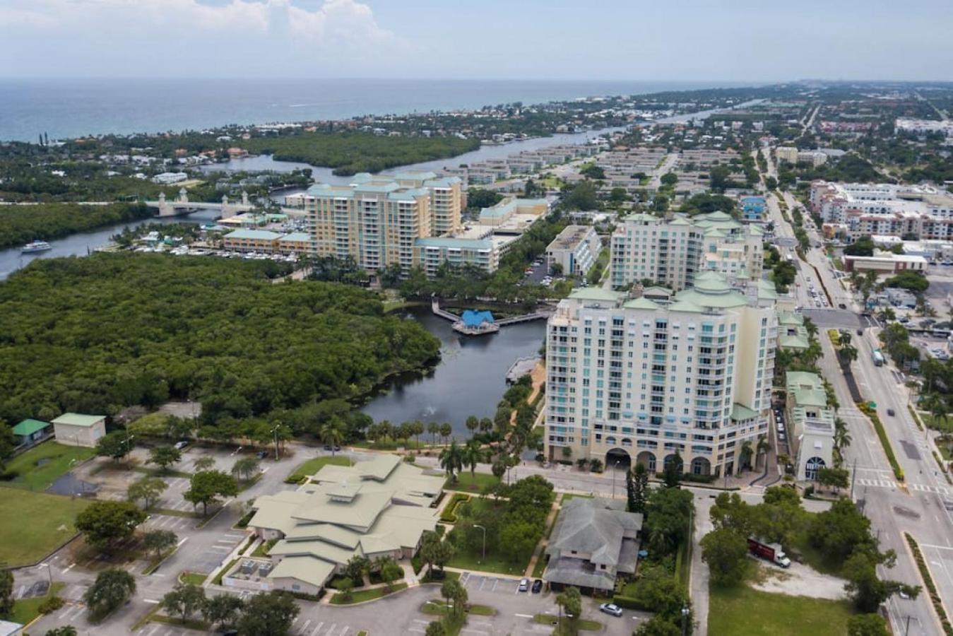 Holiday home With Rooftop Pool In Boynton