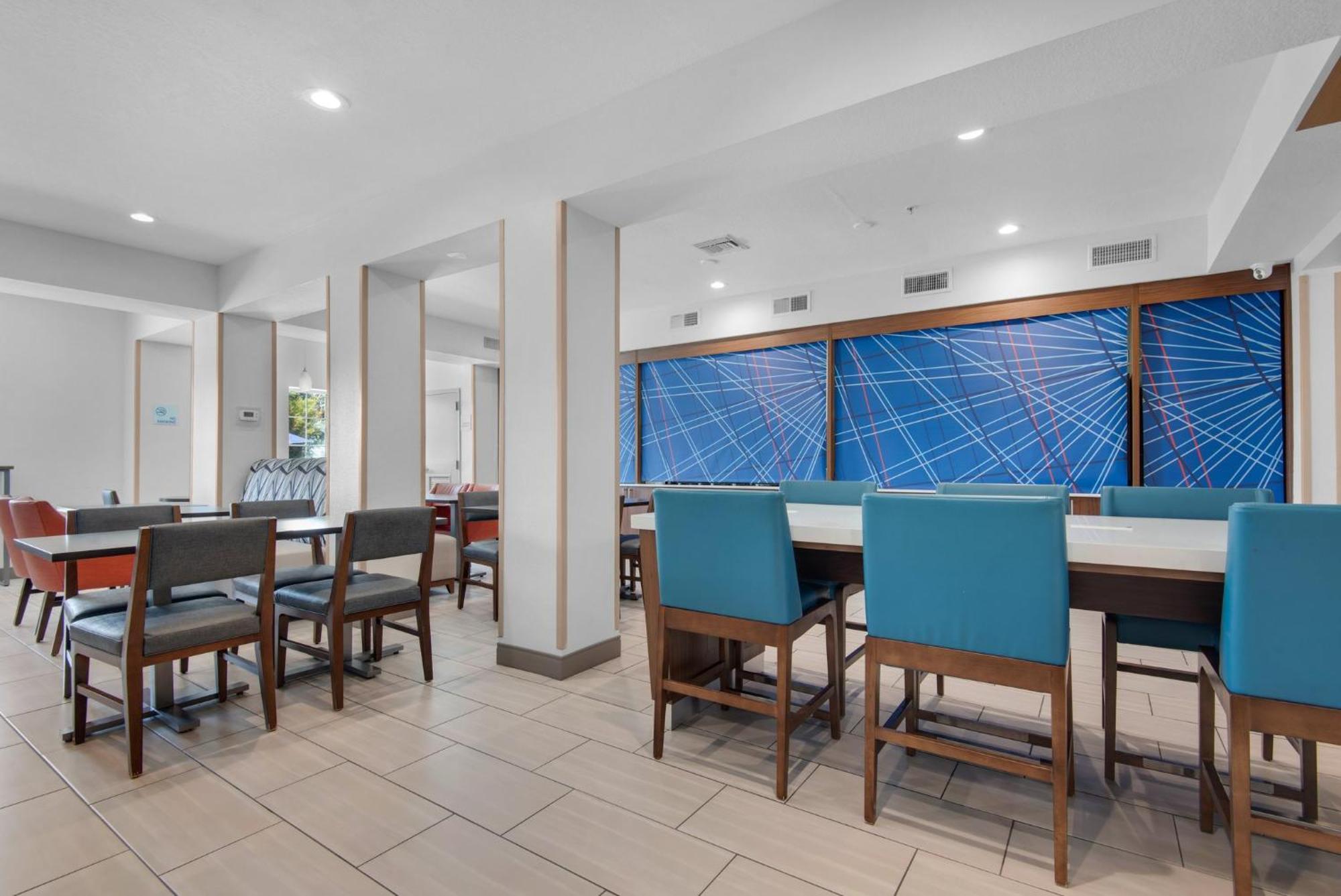 Express E - Commons Mall Area By Ihg Hotel 2*