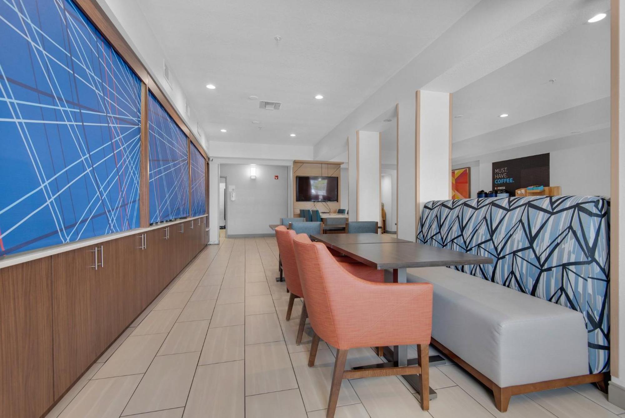 Express E - Commons Mall Area By Ihg 2*