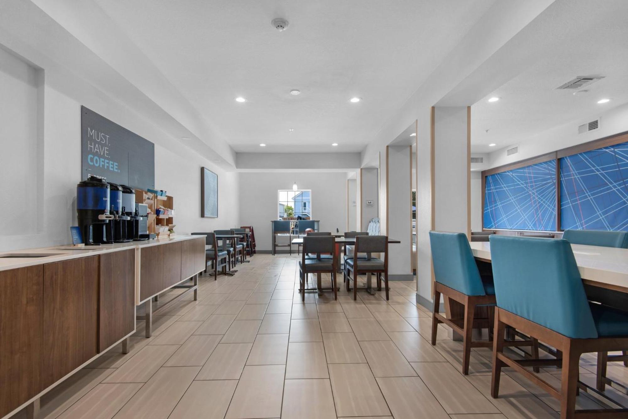 Express E - Commons Mall Area By Ihg Hotel 2*